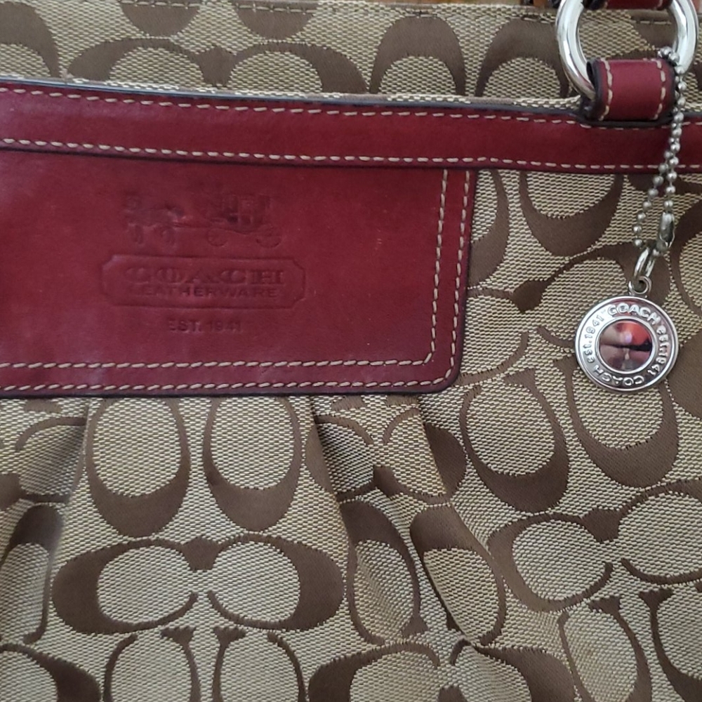Authentic Coach Shoulder Handbag - Picture 2 of 7